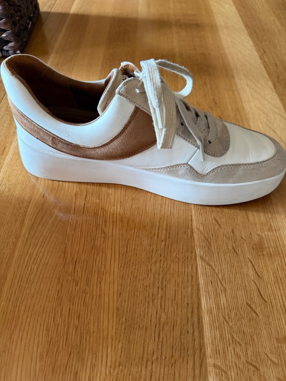 Vince Women’s White and Beige Low-Top Suede & Leather Sneakers Size 9 - Picture 4 of 10